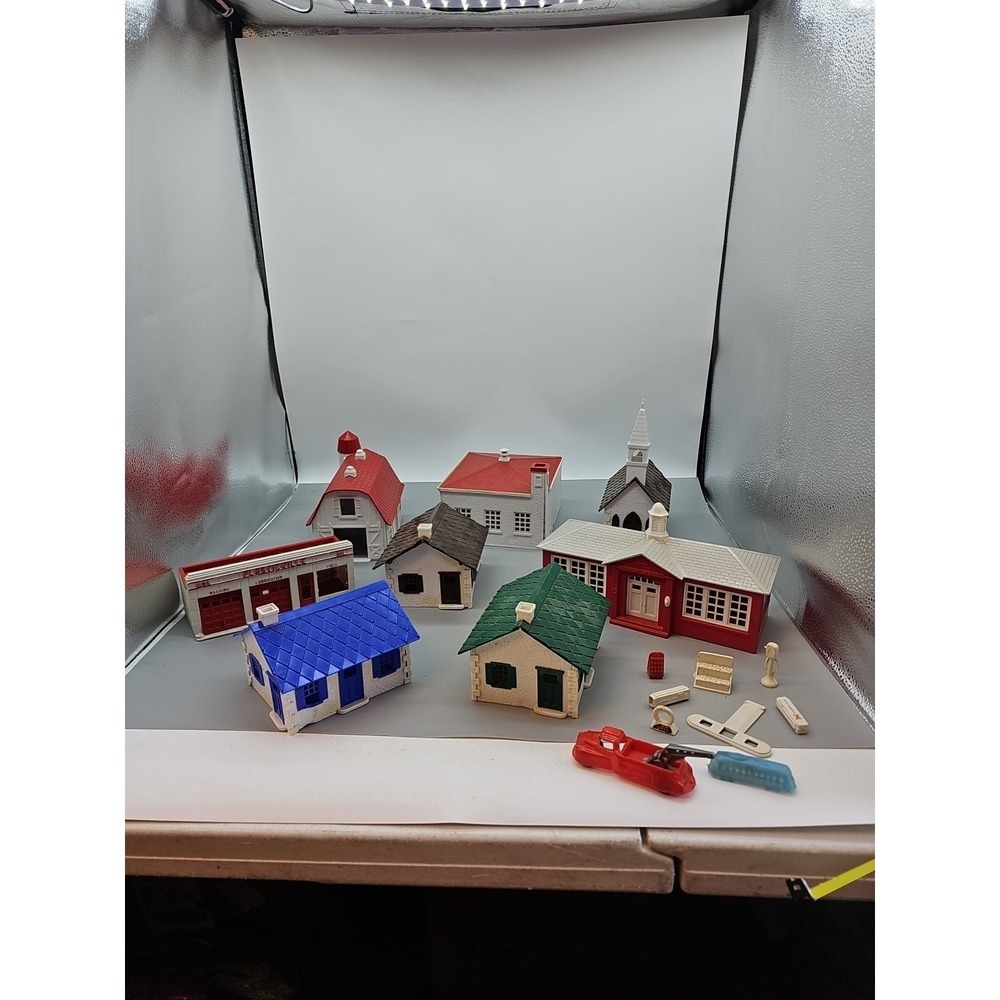 PLASTICVILLE 1960's‎ Lot of 8 & Accessories Fire House Gas Station Church School